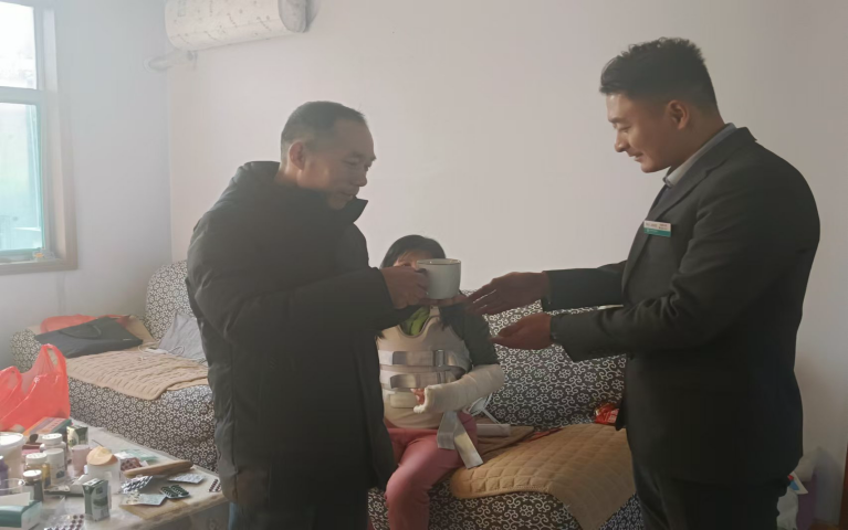 金融服务有温度 农行新泰协庄支行寒冬上门为民生解忧