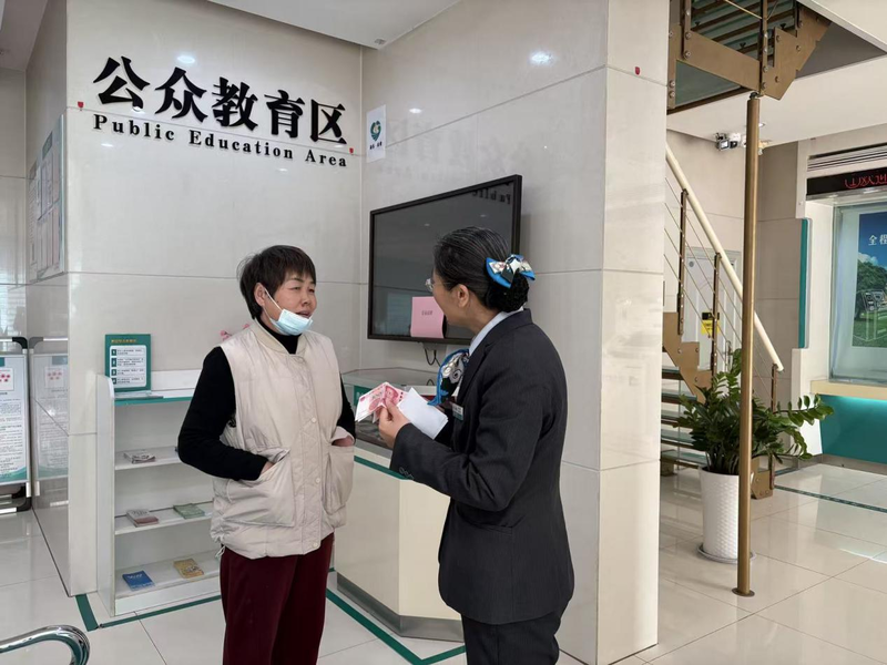 暖心服务显担当 拾金不昧暖人心