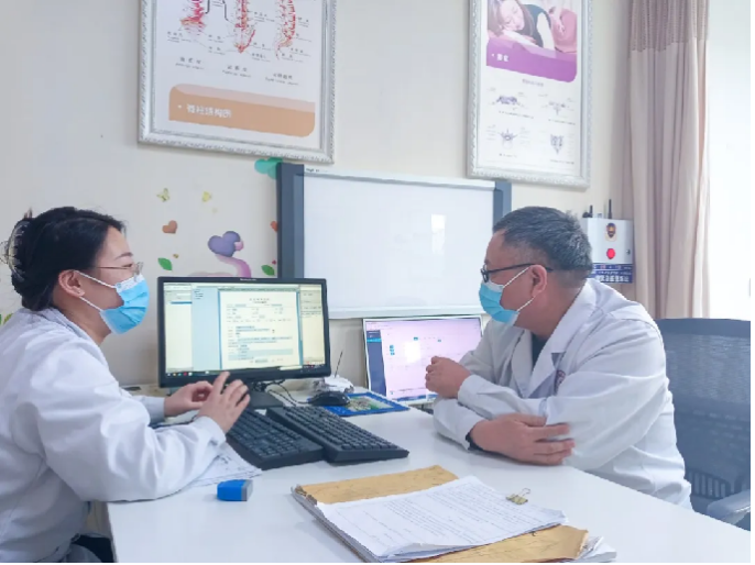 为什么她只能躺着吃饭?多年求医无果,真相竟藏在这里,一起来了解一下