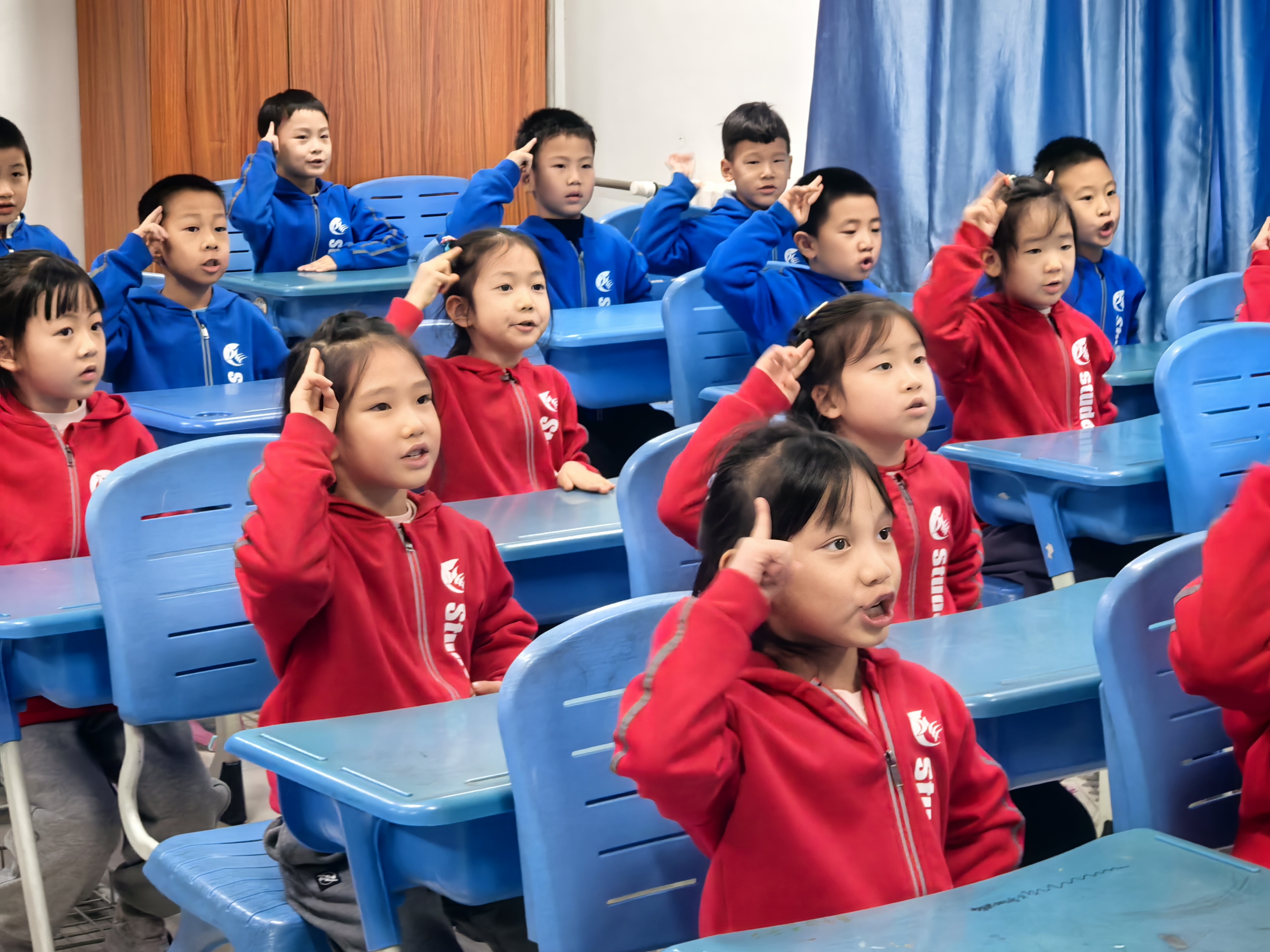 指尖跃动安全韵——济南市景山小学开展安全主题手势舞展评