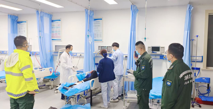 济南南郊医院“三位一体”急救模式凸显三大优势:黄金时间+精准救治+无缝转运