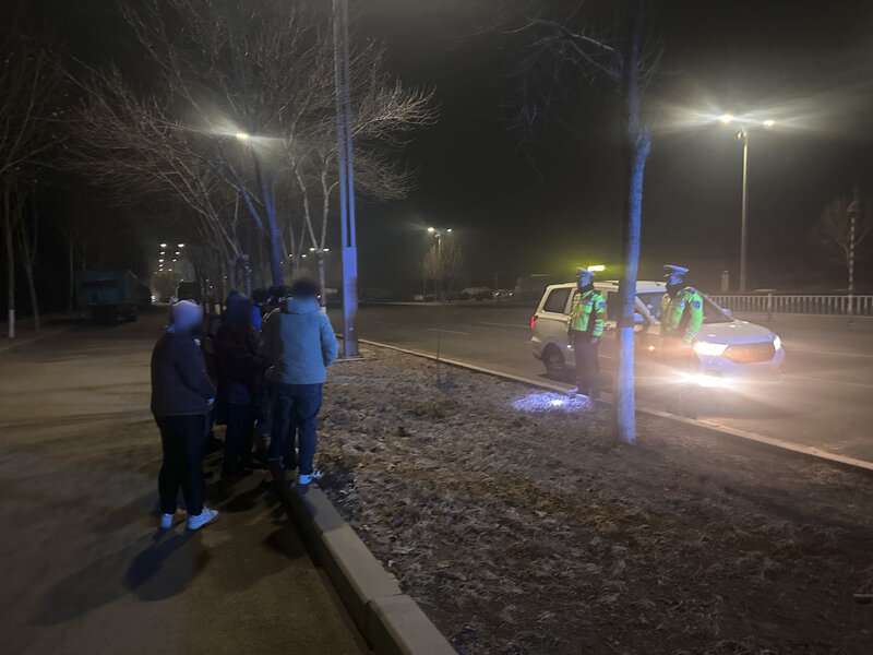 核载7人实载9人,面包车驾驶人被罚