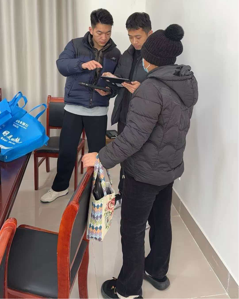 农行肥城湖屯支行:规范收费解顾虑,上门指导暖人心