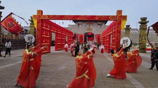 一步一景皆入戏，穿越千年见孝心——沉浸式情景剧《鹿乳奉亲》在郯国古城温情上演