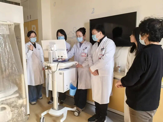 上海儿童医学中心临沂医院一位白血病小勇士的“战役”