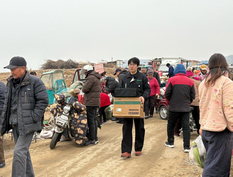 打通集市配送“最后一公里” 守护年关烟火暖民心