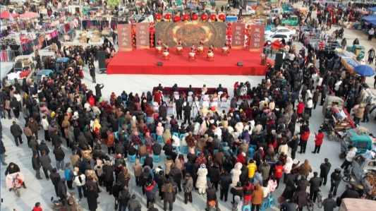 “星汉骊影·留光溢彩”2026年小留镇村晚热闹上演