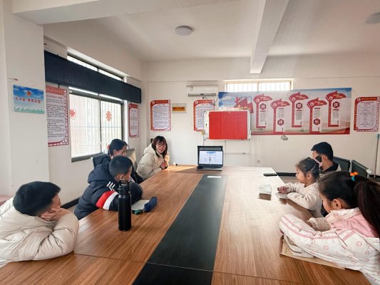 银山镇组织山东师范大学“守护成长”心理护航志愿队走进南北刘社区