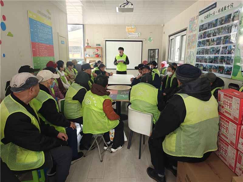 马年慰问送关怀,垃圾分类踏春来