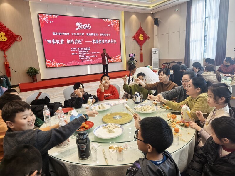 泰安市“四季欢歌相约村晚”活动在金山社区温暖上演
