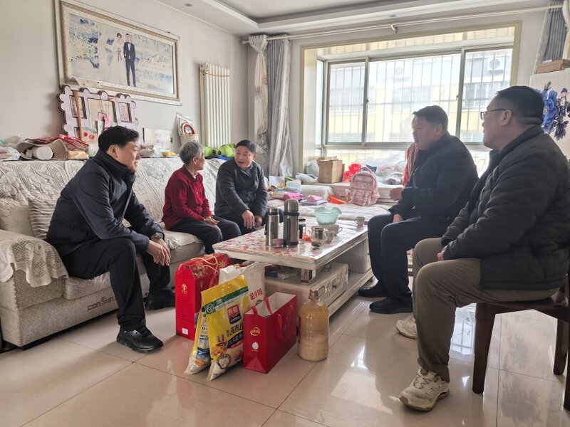 泰安高新区综合行政执法局联合泰安天贶环境服务有限公司走访慰问困难环卫工人