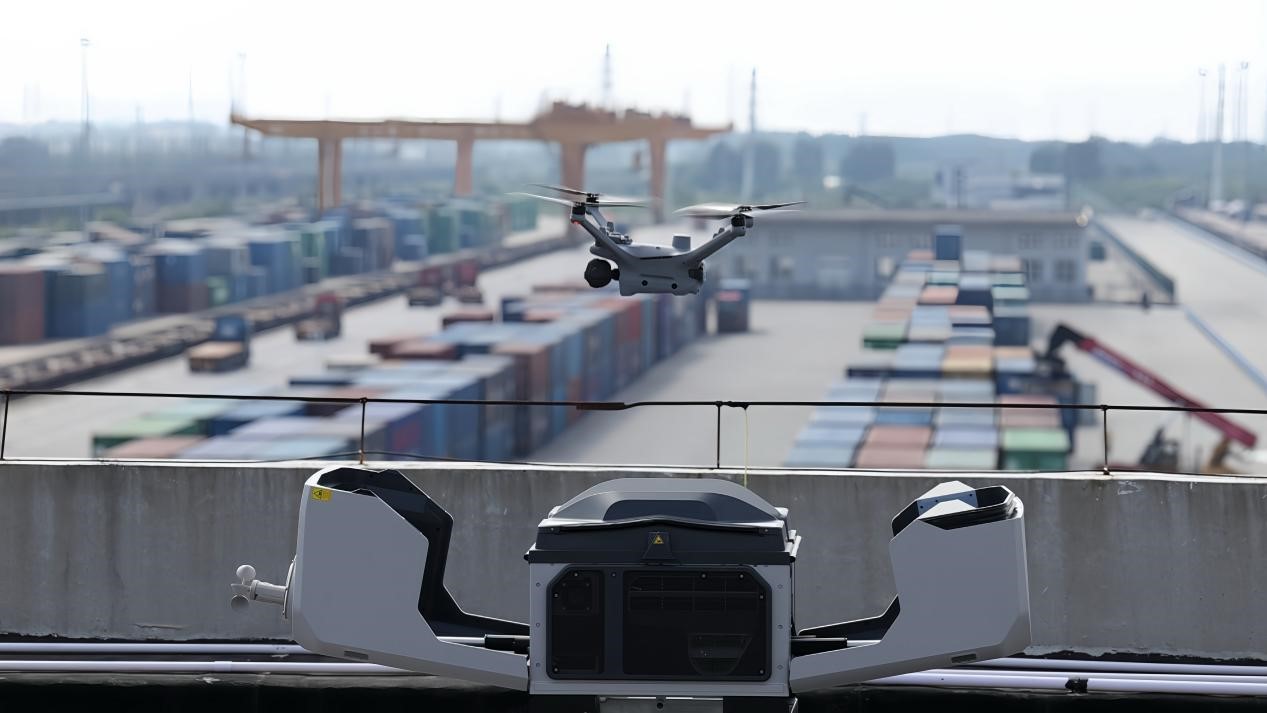 无人机自动巡检作业。张亚楠摄