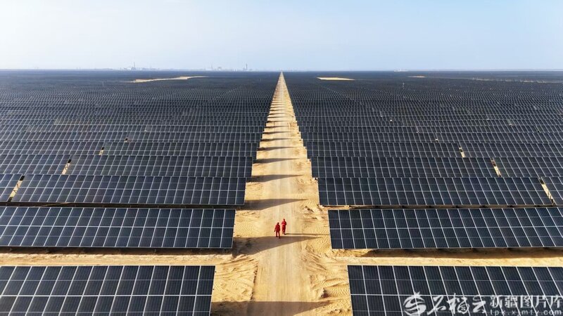 新春走基层丨22人坚守戈壁“蓝色海洋” 点亮绿色能源之光