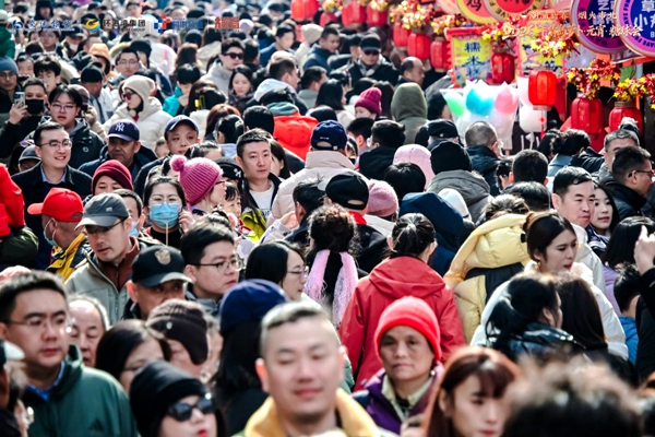 吃!吃!吃!青岛萝卜·元宵·糖球会人气爆棚,百万市民游客开启“逛吃”狂欢