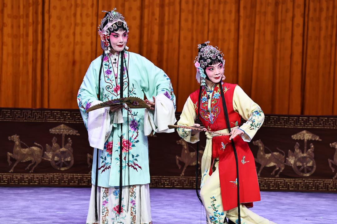 齐鲁年味·消费新潮丨看剧观影成新年俗,山东文化消费热气腾腾