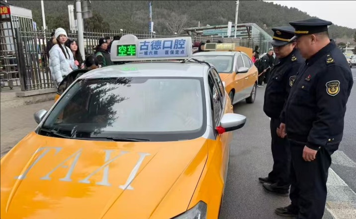 检查车辆1104辆次 服务群众1500余次 泰安交通执法支队温情护航春运路