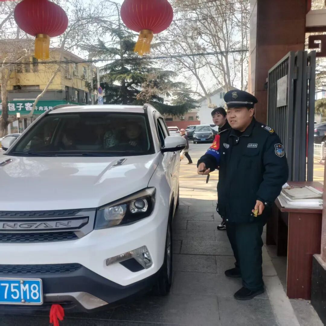 泰山区机关大院春节免费停车获网友点赞