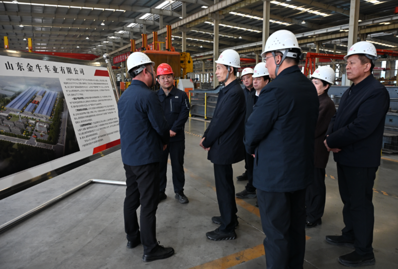 开班前,市委书记张伦到巨野县调研,要求迅速收心归位抓发展