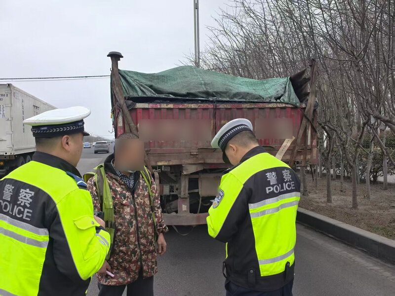 聊城市东昌府区交通管理大队:节后不松劲,守护不停歇