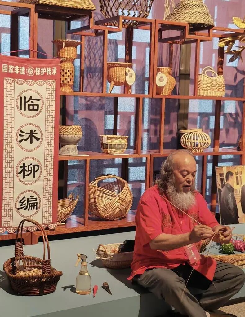 非遗“老”故事 | 匠心守艺六十年:“柳编爷爷”杨进邦的故事
