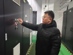 李冬晨巡检配电设备