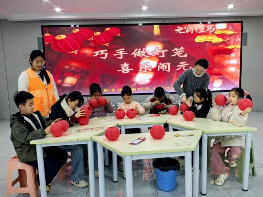 济宁市任城区仙营街道仙北社区:巧手做灯笼 喜乐闹元宵