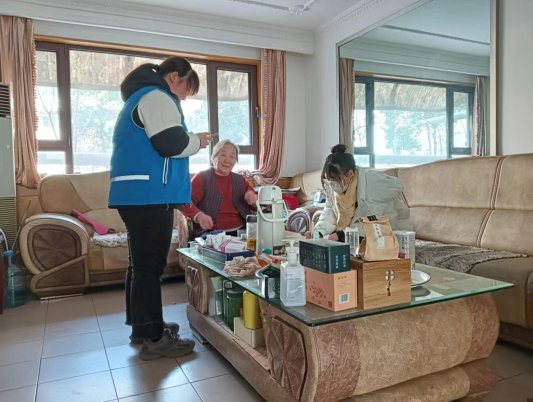 济宁市任城区阜桥街道刘庄社区开展“心系高龄老人,入户暖人心”走访活动