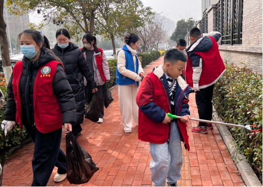 济宁市任城区李营街道东翔社区开展“捡跑践文明 青春护家园”志愿服务活动