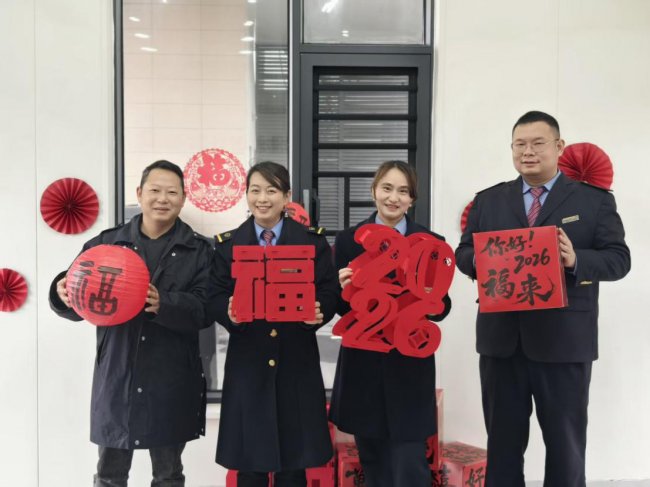 叫班守平安 年饭暖归途 春运里的公寓“掌舵人”超暖心