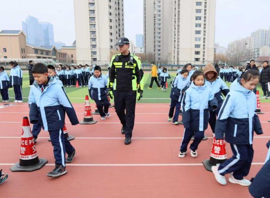 8835f67fa386385e8d0493d25b4b22ea