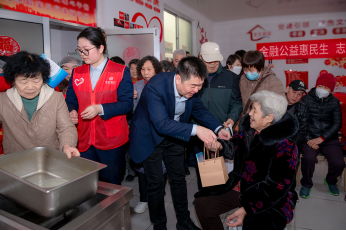 潍坊银行开展“金融公益惠民生 志愿服务显担当”系列学雷锋主题志愿服务活动