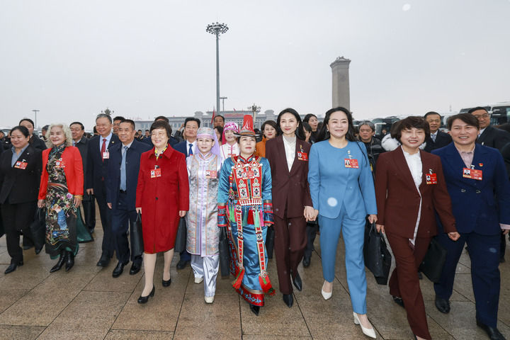 两会新华鲜报|春光万里!每一位妇女都是主角