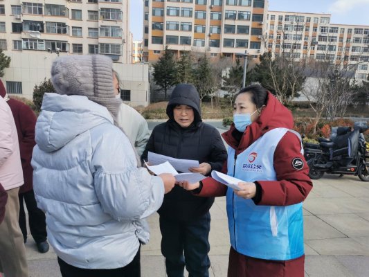 情暖三八便民同行——荣成公交集团女职工走进南山社区开展志愿服务活动