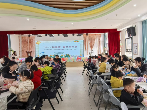 江西省赣州市崇义县城关幼儿园:巧手簪花悦芳华 温情三八暖人心