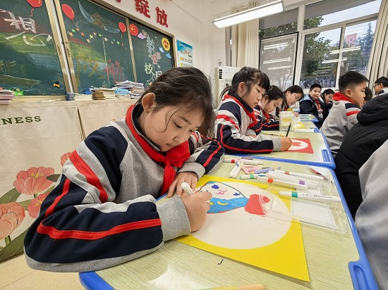 临沂金盾小学开展三八妇女节感恩主题活动