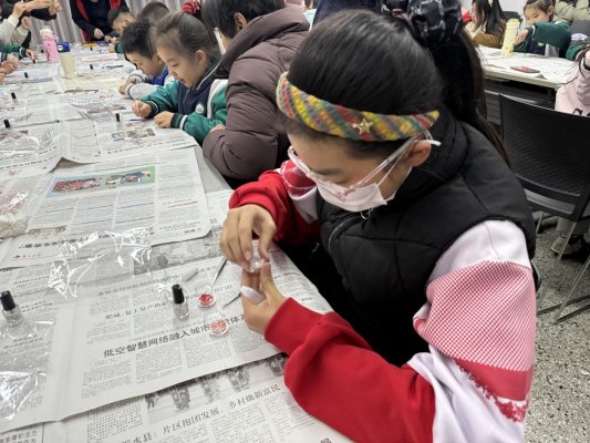 济宁市任城区阜桥街道新刘庄社区开展“螺钿映初心 少年传古韵”非遗手工活动