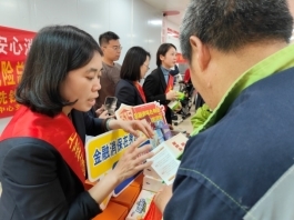 工银安盛人寿泉州中支开展“智慧助老 反诈护家”金融知识进社区学雷锋宣传活动