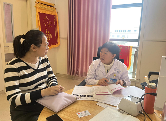 临沂罗庄江照华:产房门前的“生命守护者”——三十载医路守护母婴平安 精益求精的妇产科“铁娘子”医生