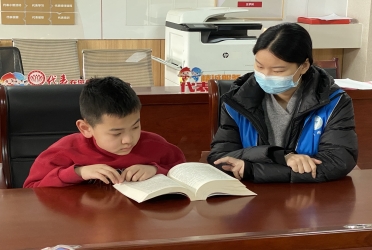 济宁市任城区金城街道永鑫社区开展“书香润童心 阅读伴成长”青少年读书会活动