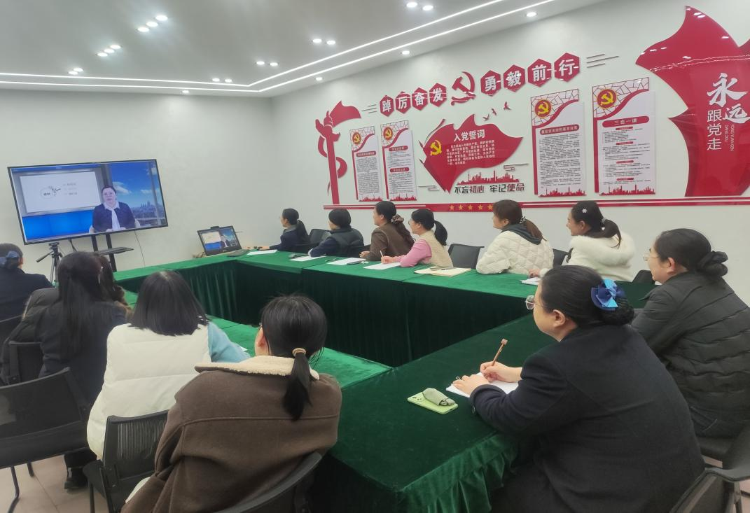 光影润心田 慧爱助成长——中国人寿新泰市支公司举办“慧爱家庭 赋能成长”主题观影活动