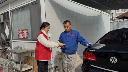 D:/1AA2026年工作/2.合规/3月工作开展情况/3.现场照片/2026年3月第11期：德州中支开展“清朗金融网络、守护安心消费”专项宣教活动--走进网约车充电站点3.jpg2026年3月第11期：德州中支开展“清朗金融网络、守护安心消费”专项宣教活动--走进网约车充电站点3