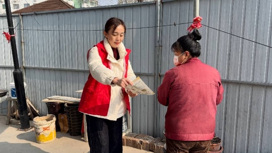 3月第17期：德州中开展“推广正规金融 守护财产安全”——走进社区便民服务站2