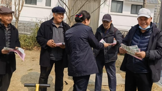 邮储银行临沂市兰陵县支行营业部走进兰溪湿地公园开展“现金支付无障碍”宣传活动