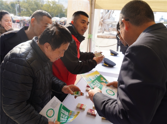 浙江鄞州:一次主题宣传 三重权益守护