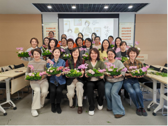 平安财险淄博中心支公司举办“妇女节”花艺活动