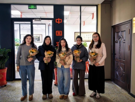 花开三月,情暖巾帼——牟平支公司三八节慰问活动
