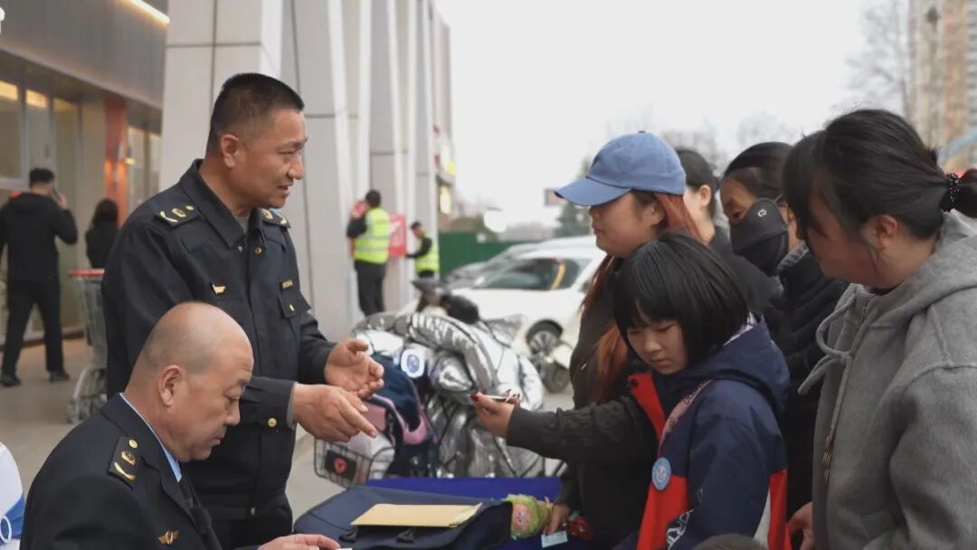 山东莒县:手机变“砝码” “一招”破解短斤缺两