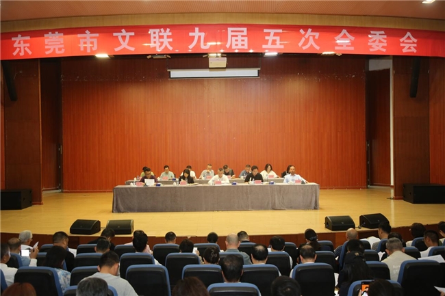 聚焦城市发展 推动文艺创新