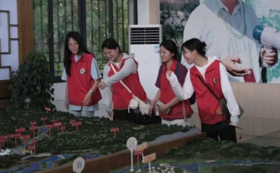 走进汀州:在历史坐标中追寻初心 ——福州外语外贸学院润心文枢队暑期“三下乡”文化活动纪实