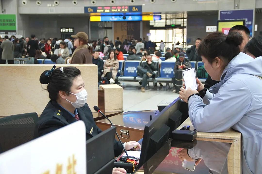 清明假期火车票今日开售 收好这份出行攻略→